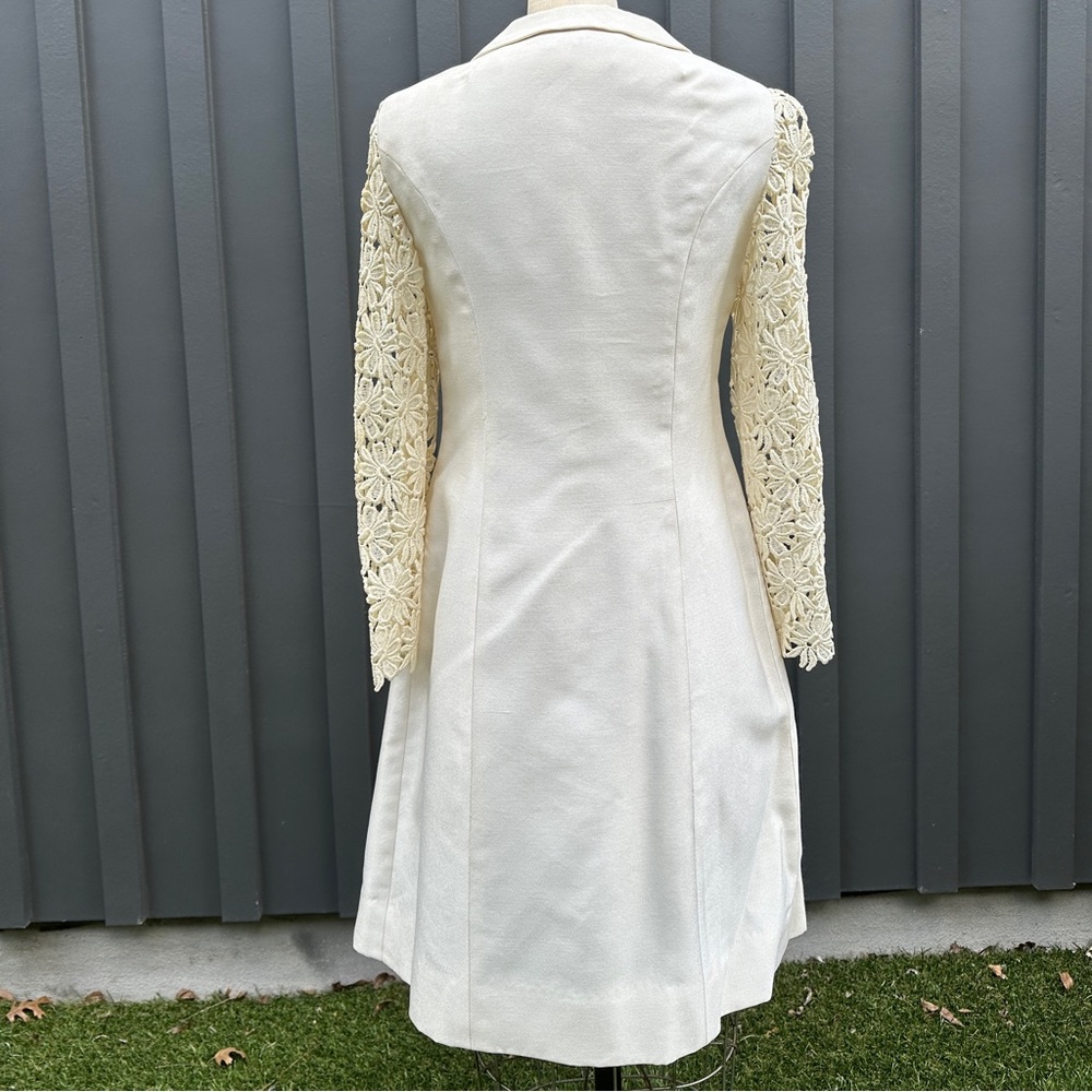 Vintage 1960s Saks Fifth Avenue Cream Daisy Long Sleeve Bridal Coat - Picture 8 of 15